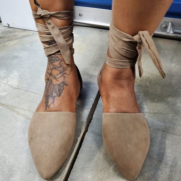 💜Taupe Ankle Strap Pointy Toe Flats - Picture 5 of 5